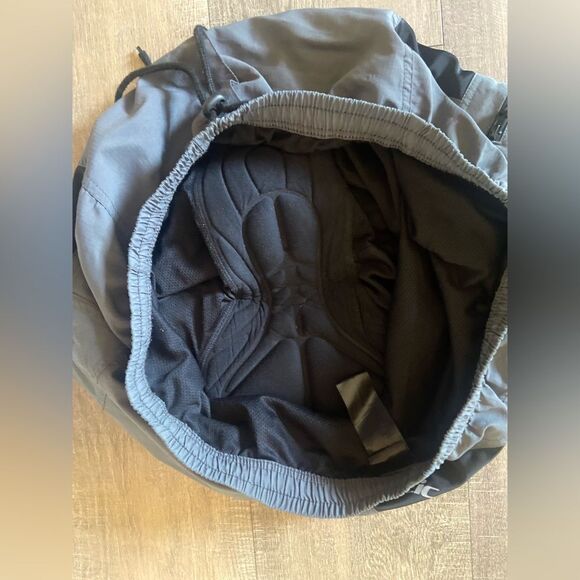 Santic men’s size large gray and black padded bike shorts with adjustable waist - Picture 3 of 8